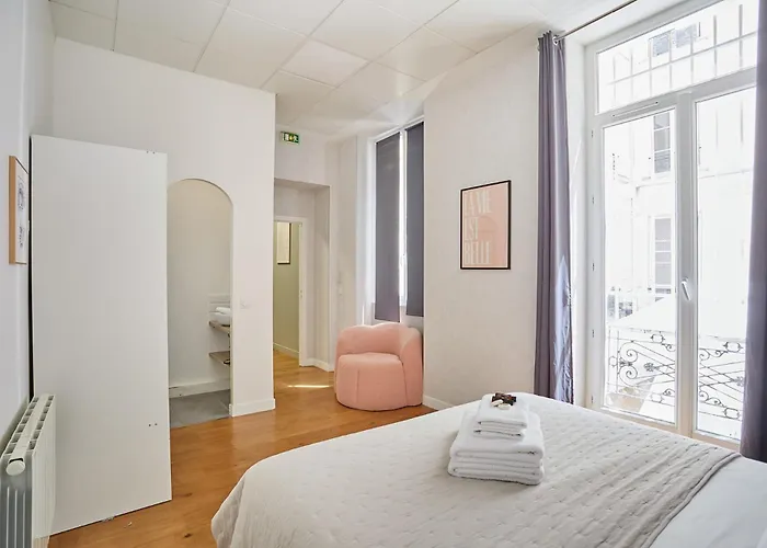 Sublim 3 Bedrooms Center Of By Prestige * פריז